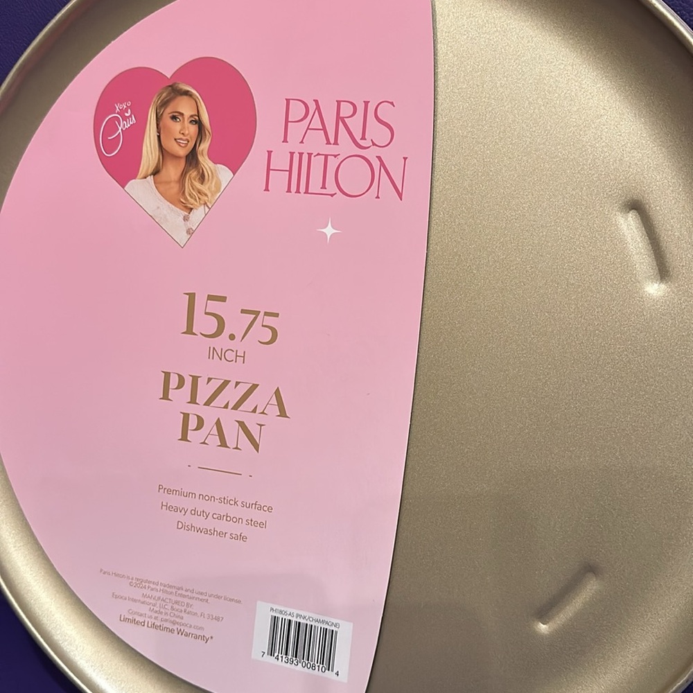 NWT Paris Hilton 🌸🎀 15.75 inch Pizza Pan in pink / champagne